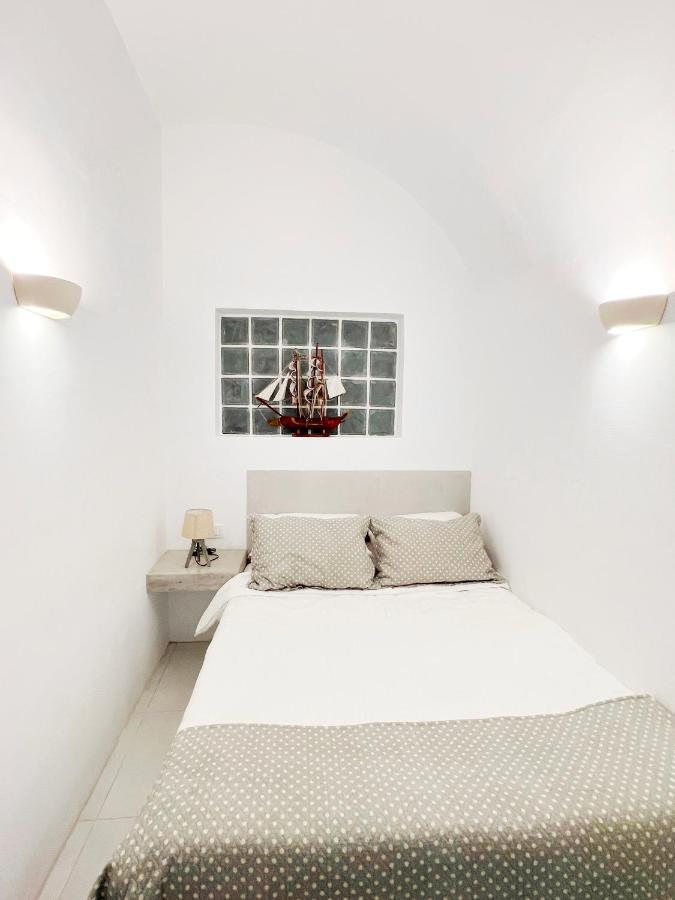 Poli Cave House Santorini Villa Fira  Bagian luar foto